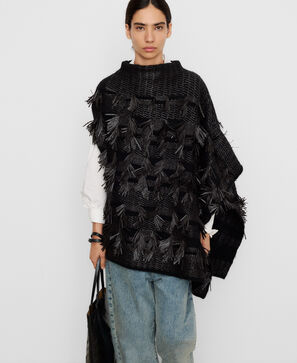 Capa asim&eacute;trica jacquard flecos
