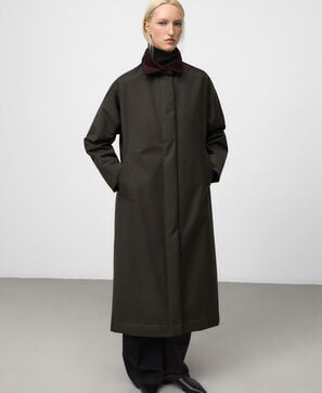 Spread collar long coat woman