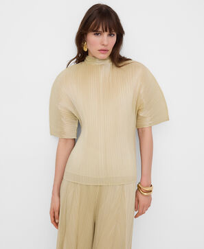 Pleated top with a back tie