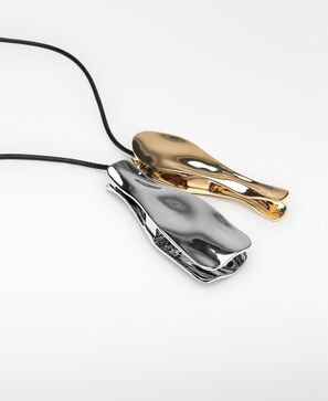 Collar cord&oacute;n piezas met&aacute;licas bicolor