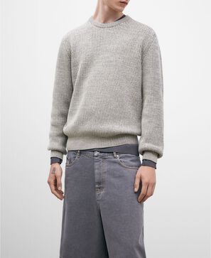 Two-tone ribbed crew neck sweater
