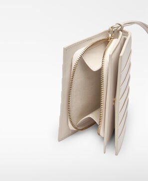 Portefeuille carr&eacute; en cuir pliss&eacute;