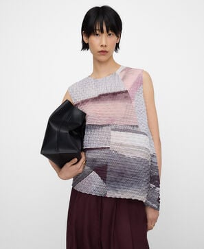 Crinkle printed asymmetric top