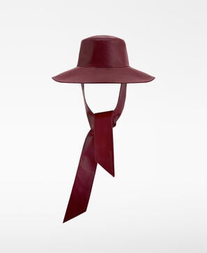 Leather bucket hat with straps woman
