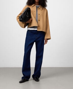 Short jacket with back cape