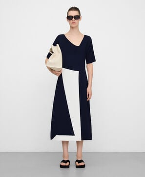 Vestido assim&eacute;trico estruturado em malha