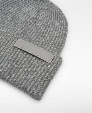 Gorro beanie punto canalé mujer