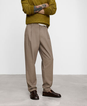 Pantal&oacute;n chino regular fit pinzas