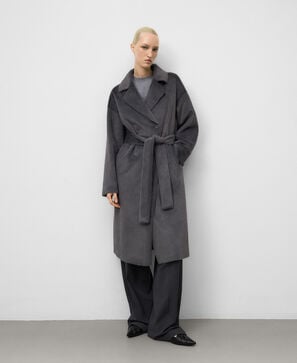 Straight-cut faux fur coat woman