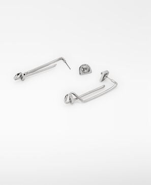 Metallohrringe mit unregelm&auml;&szlig;igem Knoten