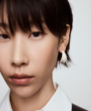 Lacquered embossed metal hoops