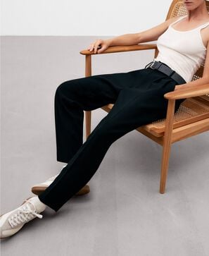 Pantalón de pinzas carrot fit mujer