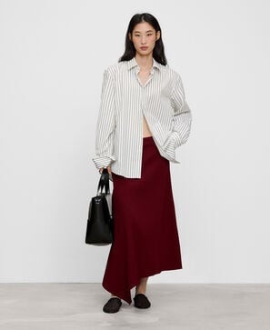 Structured knit skirt with side godet