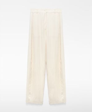 Flowing trousers with forward seam