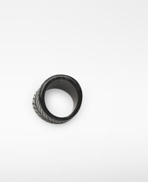 Anel com folha em resina para mulher