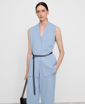 Semi-fitted knit vest