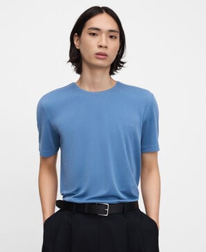 Camiseta cuello caja modal