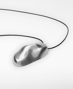 Collar pieza forma org&aacute;nica