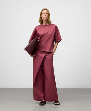 Camiseta relaxed fit asimétrica mujer