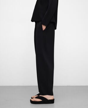 Pantalon ajust&eacute; en maille