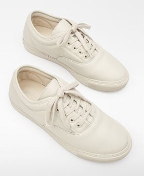 Leather padded sneaker