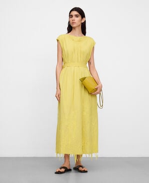 Besticktes Kleid mit Baumwollfransen