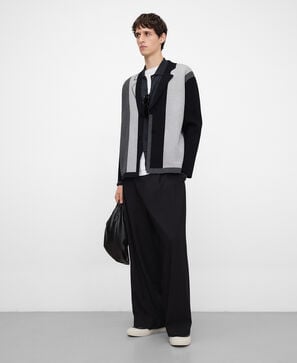 Blazer asim&eacute;trica punto intarsia