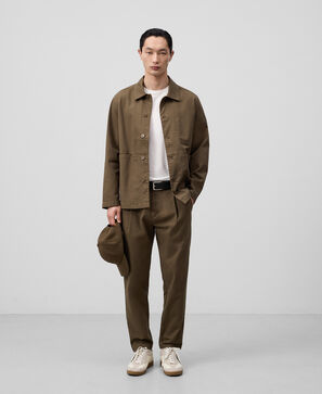 Calças chino relaxed fit para homem