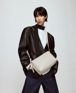 Mica medium crossbody