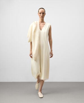 Vestido entallado escote pico mujer