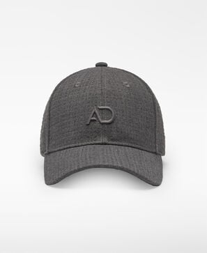 Embroidered logo cap woman