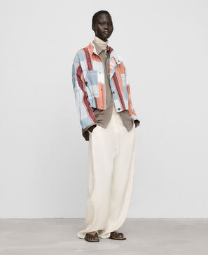 Chaqueta bomber plisada estampada