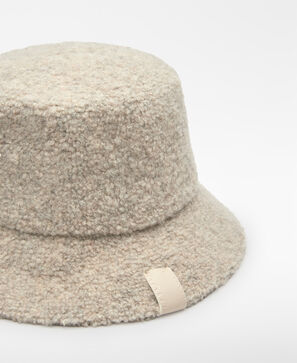 Sombrero bucket textura mujer