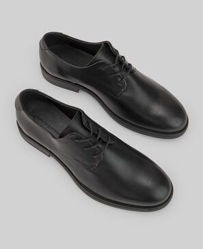 Black responsible leather derby shoe man