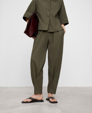 Joggerhose mit Ballonbein und Streifen
