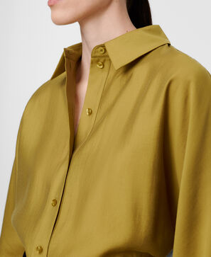 Flowing batwing sleeve shirt