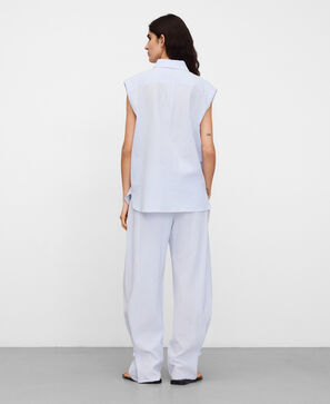 Seersucker striped armhole sleeve shirt