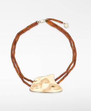 Beaded necklace with metal piece woman