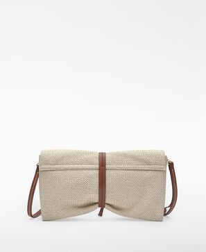 Raffia texture clutch with metal piece