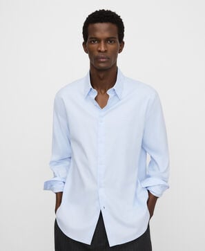 Regular fit spread collar shirt