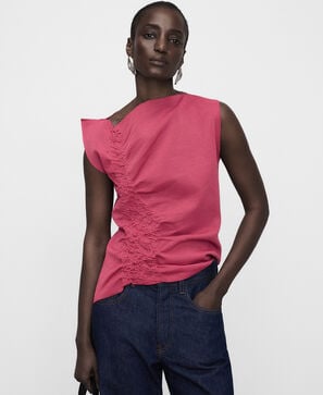 Asymmetric knit top with side ruffle