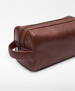 Leather rectangular toiletry bag man