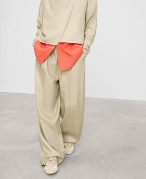 Straigh pleated trousers