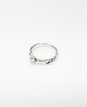 Thin metal ring with pearl woman
