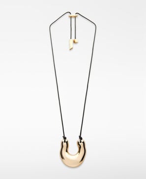 Collar pieza met&aacute;lica forma org&aacute;nica