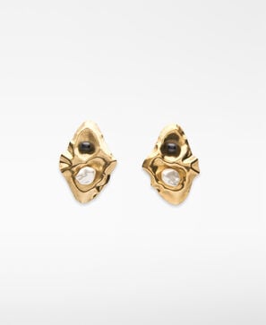 Metal earrings with pearl woman
