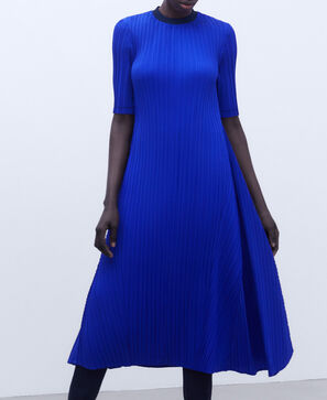 Vestidos y Monos de Mujer | Primavera-Verano 23 | Adolfo Domínguez Vestidos y Monos de Mujer | Primavera-Verano 23 | Adolfo Domínguez
