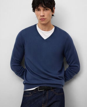 Merino wool V-neck sweater man