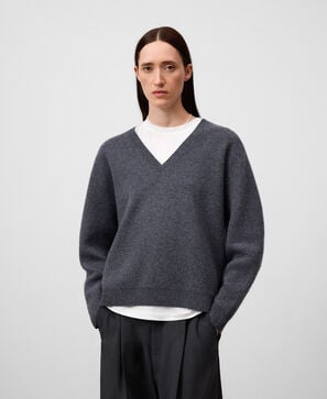 Wool V-neck sweater woman