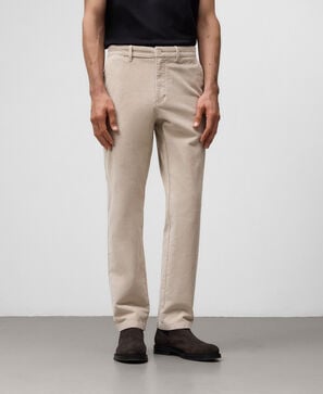 Pantalón chino regular fit pana hombre